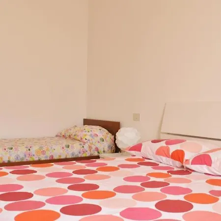 The Family - With Balcony And View דירה