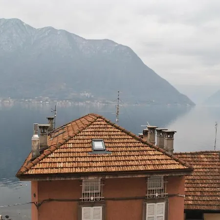 The Family - With Balcony And View דירה