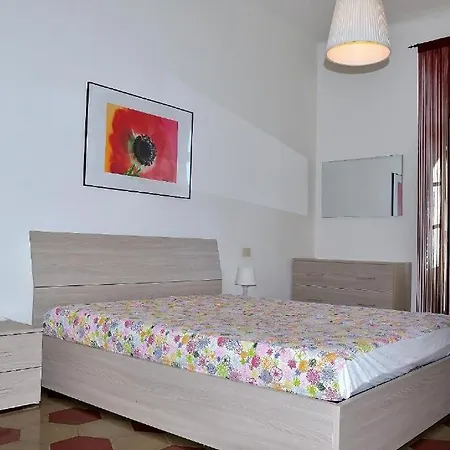 The Family - With Balcony And View شقة Colonno