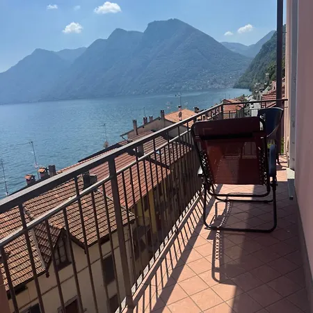 The Family - With Balcony And View Апартаменты