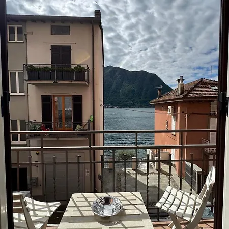 The Family - With Balcony And View Апартаменты